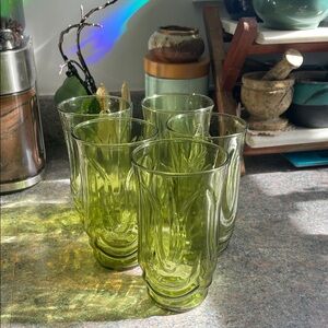 Set of 5 Green Textured Glass Tumblers anchor hocking
